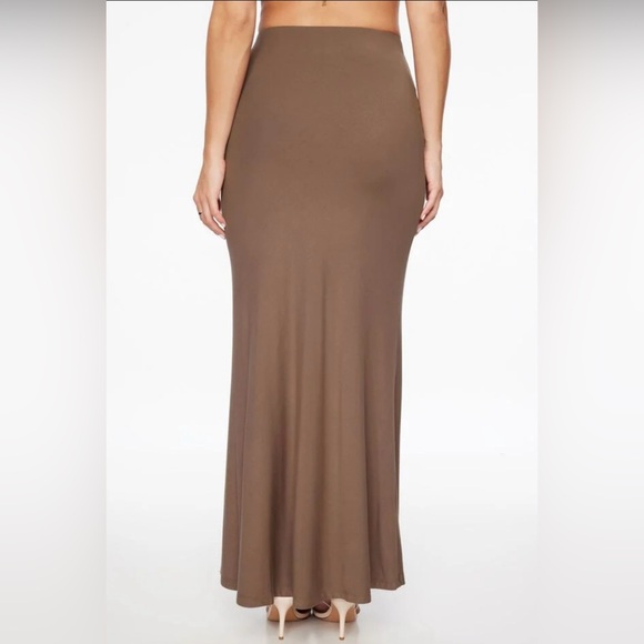 Dynamite Adriana long sleeve top and skirt set - Picture 4 of 4